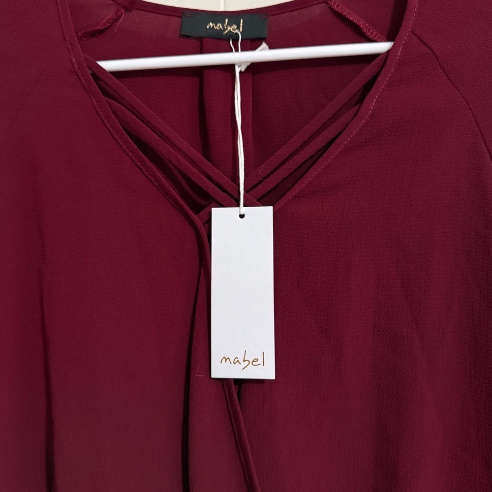 Elegant Burgundy Blouse - Picture 4 of 6
